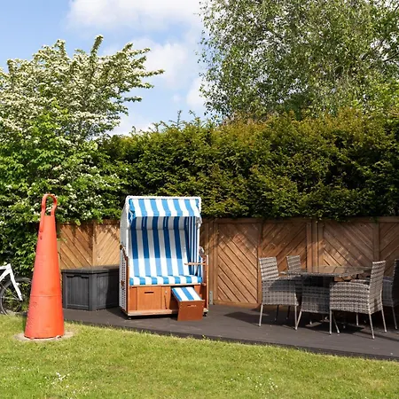 Hortensie - Reetdachhaus Petersen * Nebel